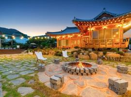 Elon Hanok Pension, hotel in Yeosu