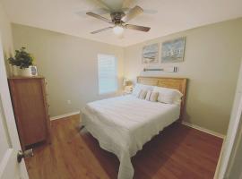 White Sand Getaway steps from Beach, hospedaje de playa en Gulfport