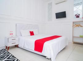 RedDoorz Syariah at Aura Homestay, hotelli kohteessa Ponorogo