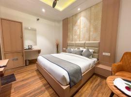 Hotel Crown Savoy, Near Railway Station & GURU NANAK DEV UNIVERSITY: Amritsar şehrinde bir otel