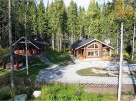 Lovely cottage in Koli resort next to a large lake and trails, casă de vacanță din Kolinkylä