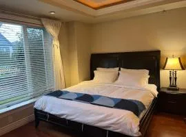 Lucky suite, two-bedroom suite with independent entrance in Richmond close to YVR