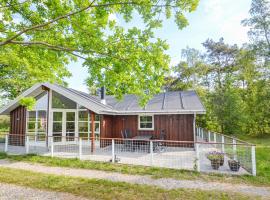 Awesome Home In Grenaa With Kitchen, hotel a Grenå