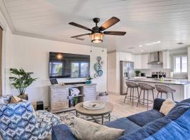 Walk to Beach Condo with Deck in Indian Shores, hotel v mestu Clearwater Beach