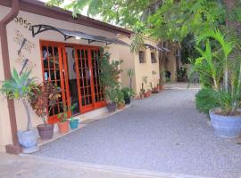 Crown Bed & Breakfast, hotel i Francistown