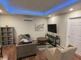 Brand New 2BR CUTE Blue LED in North Fresno, hotel em Fresno