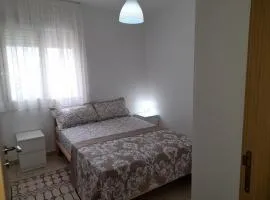 Beau et propre Appartement de FAMILLE dans un immeuble calme et FAMILIALE à Bab Sebta