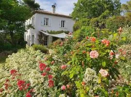 Lou Pantai, House, 5 bedrooms 8 persons, Pool, Large garden, 4km from AIX EN PROVENCE