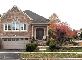 Modern & Spacious 2 Bedrooms+2 Bathrooms Bungalow in Oakville