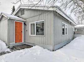 Anchorage Home, Minutes From Downtown! โรงแรมในแองเคอเรจ