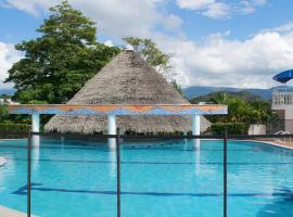 Casa campestre Hacienda estancia, en Melgar con piscina privada、メルガルのホテル