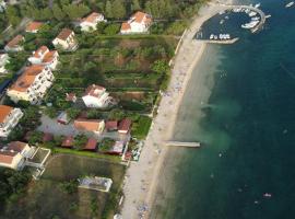 Apartments Adria, hotel a Biograd na Moru