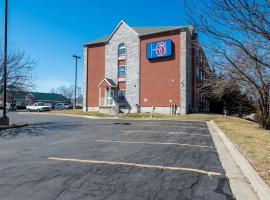 Motel 6-Olathe, KS, hotelli kohteessa Olathe