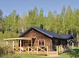 Cozy Home In Långserud With Jacuzzi, semesterhus i Rullan