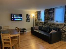 Cozy 1-bedroom in Bauer Terrace next to Citadel, Hotel in Halifax