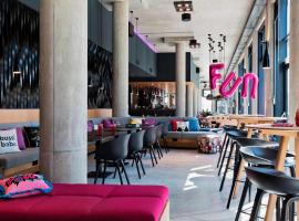 MOXY Vienna Airport, hotel en Schwechat