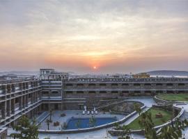 Ramada Udaipur Resort & Spa, hotel di Udaipur