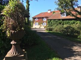 Gîte et Roulotte dans les Vosges, vikendica u gradu Remiremont