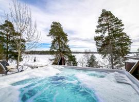 Relaxing Lake Oasis with Jacuzzi - Amazing view & Private Pier, hotel sa Stockholm