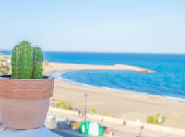 La Esperanza Beach- Zona Pubs y Restaurantes, hotel i Mojácar