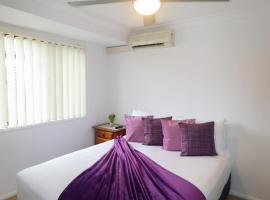 Viesnīca BLK Stays Guest House Deluxe Units Caboolture South pilsētā Kabulture