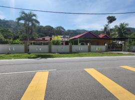 Sri MaLati Homestay and Event Space, hotel en Balik Pulau