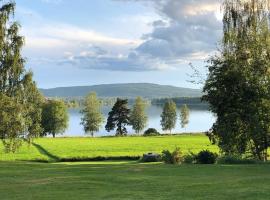 Idyllic Dalarna farmhouse at the lake, хотел в Лександ