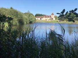 Hotel The Originals Le Manoir de Pierre Levée, מלון בTournon-Saint-Martin