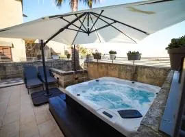 Harbour Views Duplex Maisonette with Jacuzzi Hot tub