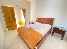 Rumah Windy Guest House Bira, hotel en Bira