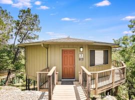 Lakefront Bungalow With Community Poolhot Tub #3, hotel v mestu Lakeway