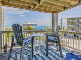 Carolina Beach Condo with Community Pool, hotel a Carolina Beach