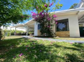 Casa Johanna, Charm and Tranquillity !, מלון באתנאס