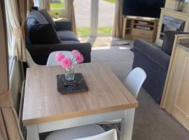 6 berth Seawick Caravan Park, St Osyth, hotel en Colchester