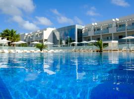 Blanco Hotel Formentera، فندق في إس بوخولس