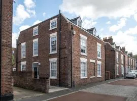 Chester Stays - Beautiful loft apartment with parking