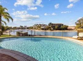 Mooloolaba Waterfront Unit - sleeps 8