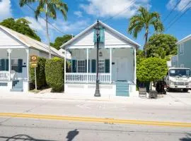 Just steps to Duval- Sleeps 10- Heated Pool House