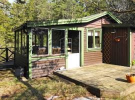 Holiday home UDDEVALLA III, khách sạn ở Uddevalla