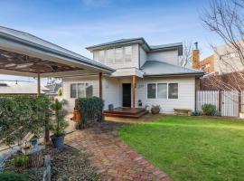 Explore Frankston South from this lovely home, hotel en Frankston