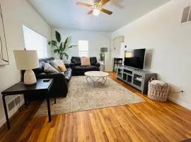 Home Sweet Idahome, feels like home with all the decor you wish you could afford King bed in master, fully fenced dog friendly yard, a few blocks from BSU and downtown Boise, Your perfect stay!