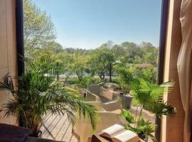 Riverfront Cabins in the garden, hotel en Poznan