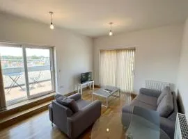 Modern 2 bed flat with balcony