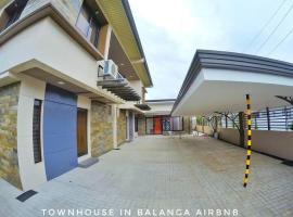 Stylish Townhouse in Balanga City Quiet Neighborhood, hotel in Balanga