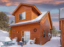 Cabin#2 Elk Hallow - Pet Friendly - Sleeps 6 - Playground & Game Room, hotel en Payson