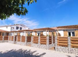 Logis Le Nid du Pont de Gau: Saintes-Maries-de-la-Mer şehrinde bir glamping noktası