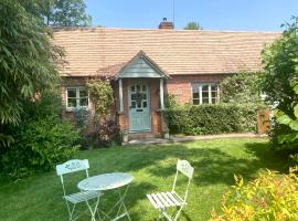 Divine, detached countryside cottage near Ludlow., hotel en Ludlow