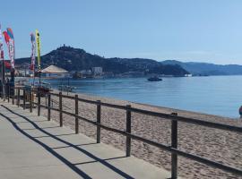 Casa junto al mar, hotel u gradu Blanes