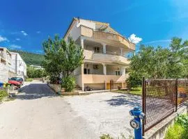 2 Bedroom Nice Apartment In Kastel Stari