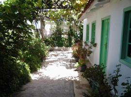 Casa Rural Merche, cabana o cottage a Chío